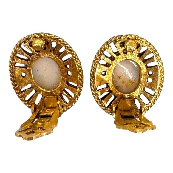 Vintage Gold Tone Cameo Brooch & Earring Set Victorian Style Revival Jewelry - Picture 4 of 9